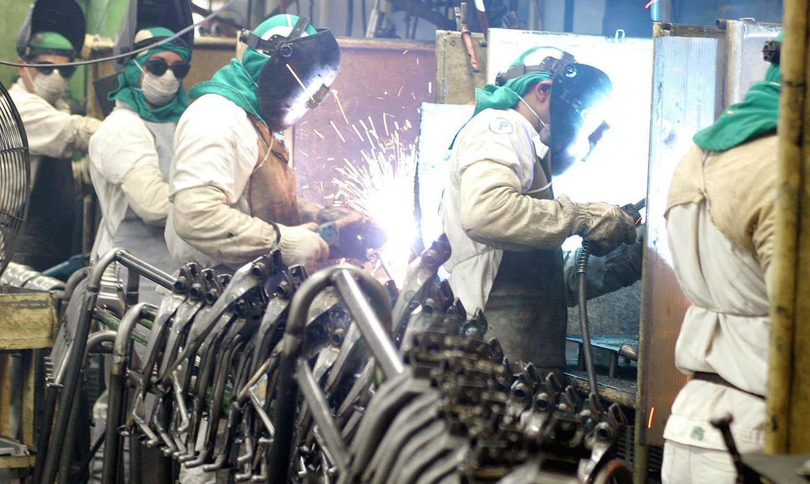 Produção industrial cresce 0,3% em maio