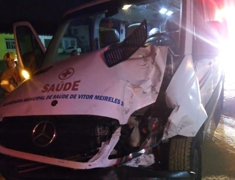 Van da Saúde de Vitor Meireles se envolve em acidente na BR-470, em Ibirama
