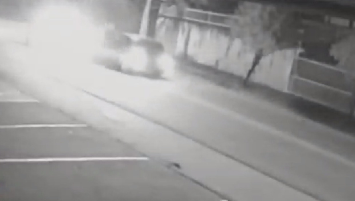 VÍDEO: Motociclista em alta velocidade morre ao bater em veículos no Vale do Itajaí