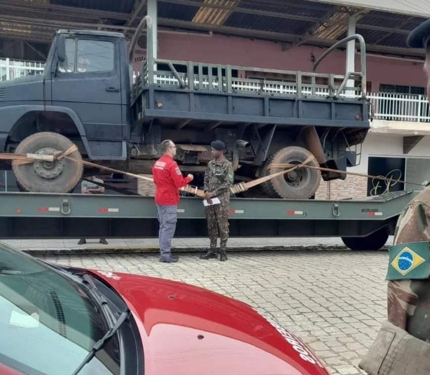 Bombeiros Voluntários de Vitor Meireles recebem caminhão do Exército Brasileiro