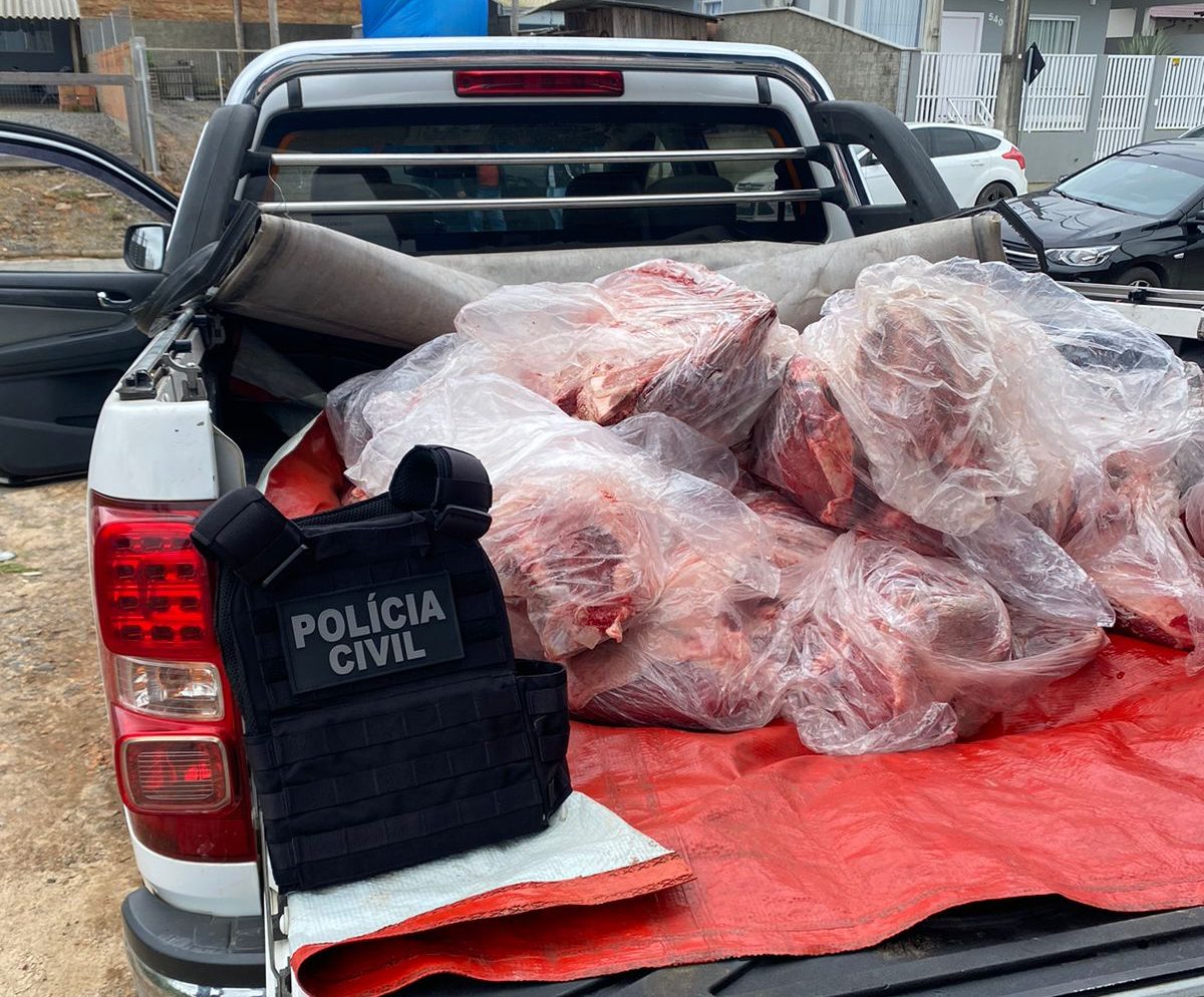 Caminhonete carregada com carne saqueada é apreendida pela Polícia Civil em Pouso Redondo
