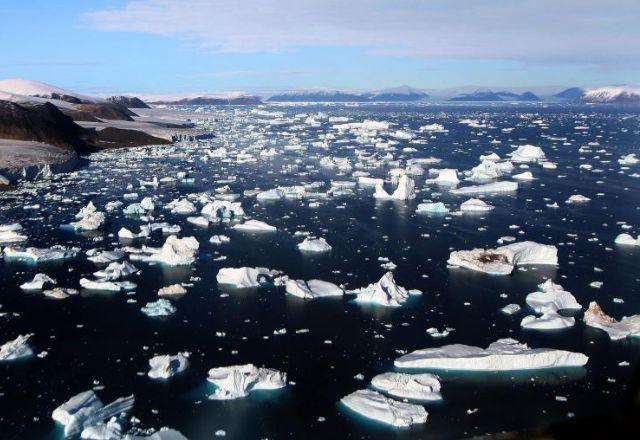 Nível de gelo marinho atinge baixa histórica na Antártida e acende alerta