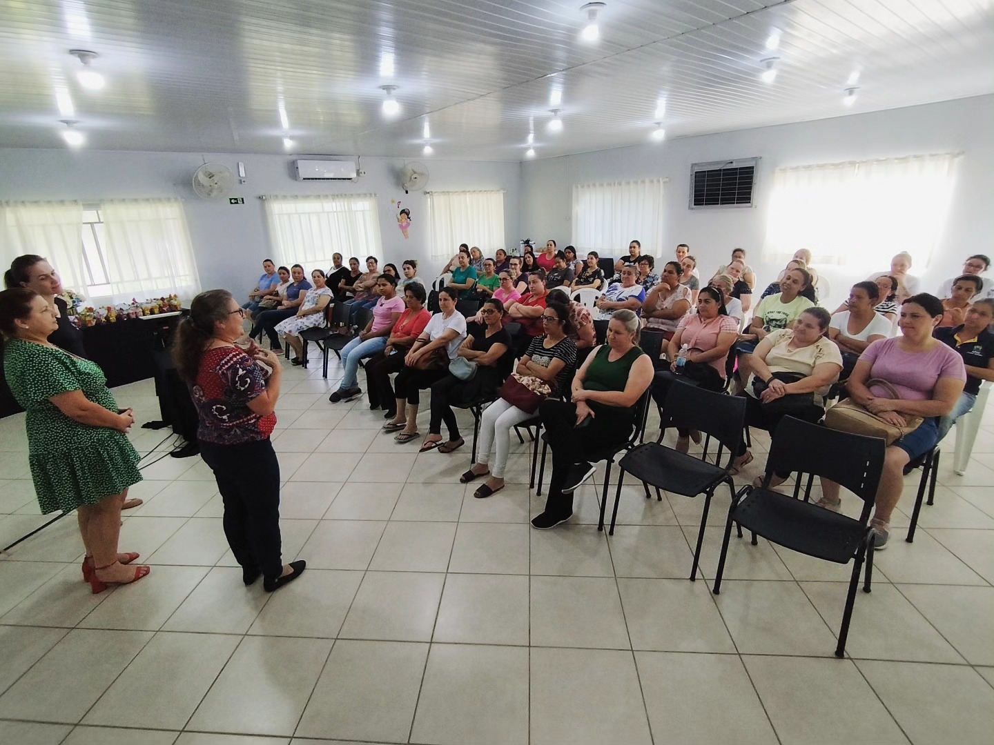 Prefeitura realiza capacitação com as agentes de serviços gerais em Pouso Redondo
