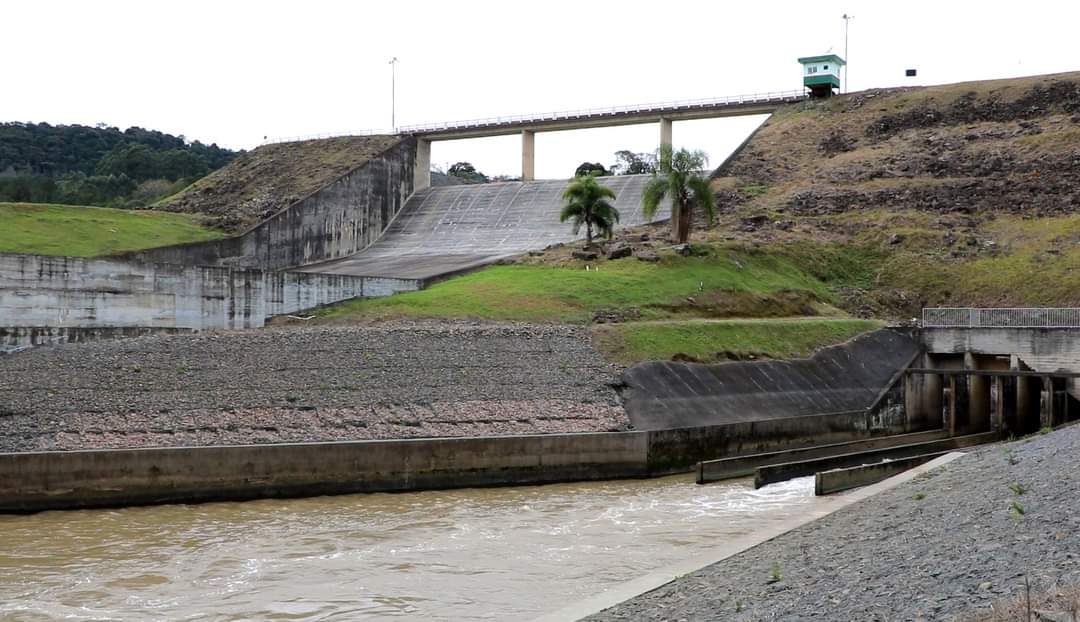 Governador de Santa Catarina determina fechamento da 4° comporta da Barragem de Ituporanga
