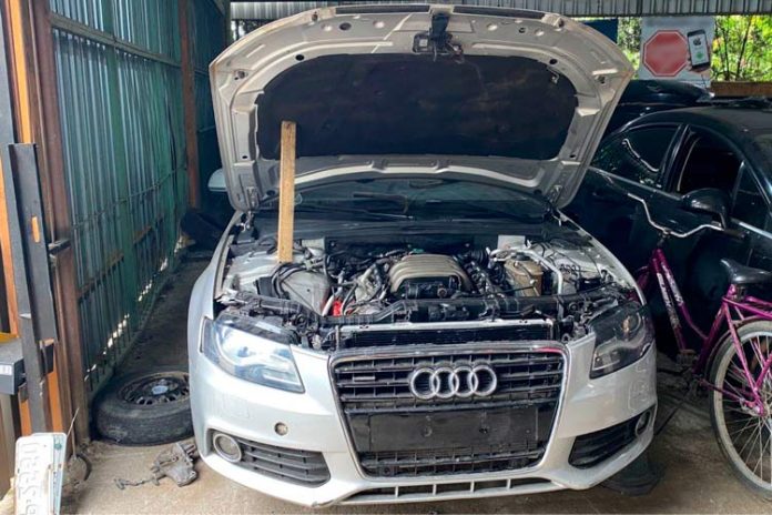 Homem localiza seu carro Audi A4 furtado em ferro-velho na BR-470