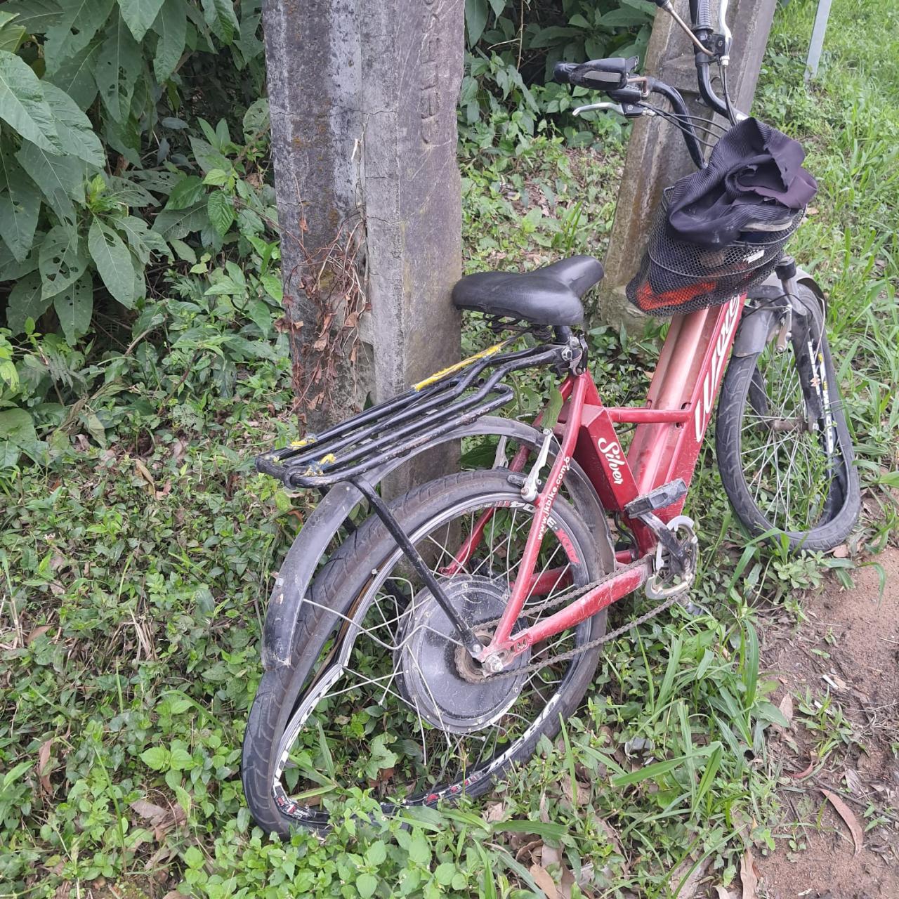 Colisão entre caçamba e bicicleta elétrica deixa homem ferido na BR-470
