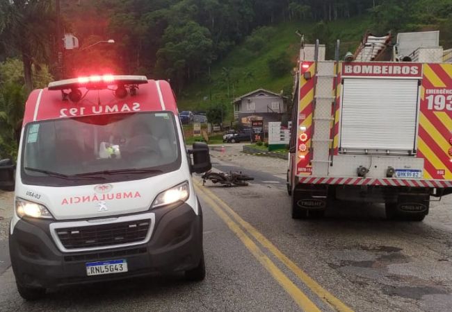 Mulher morre após acidente envolvendo duas motocicletas no Vale do Itajaí