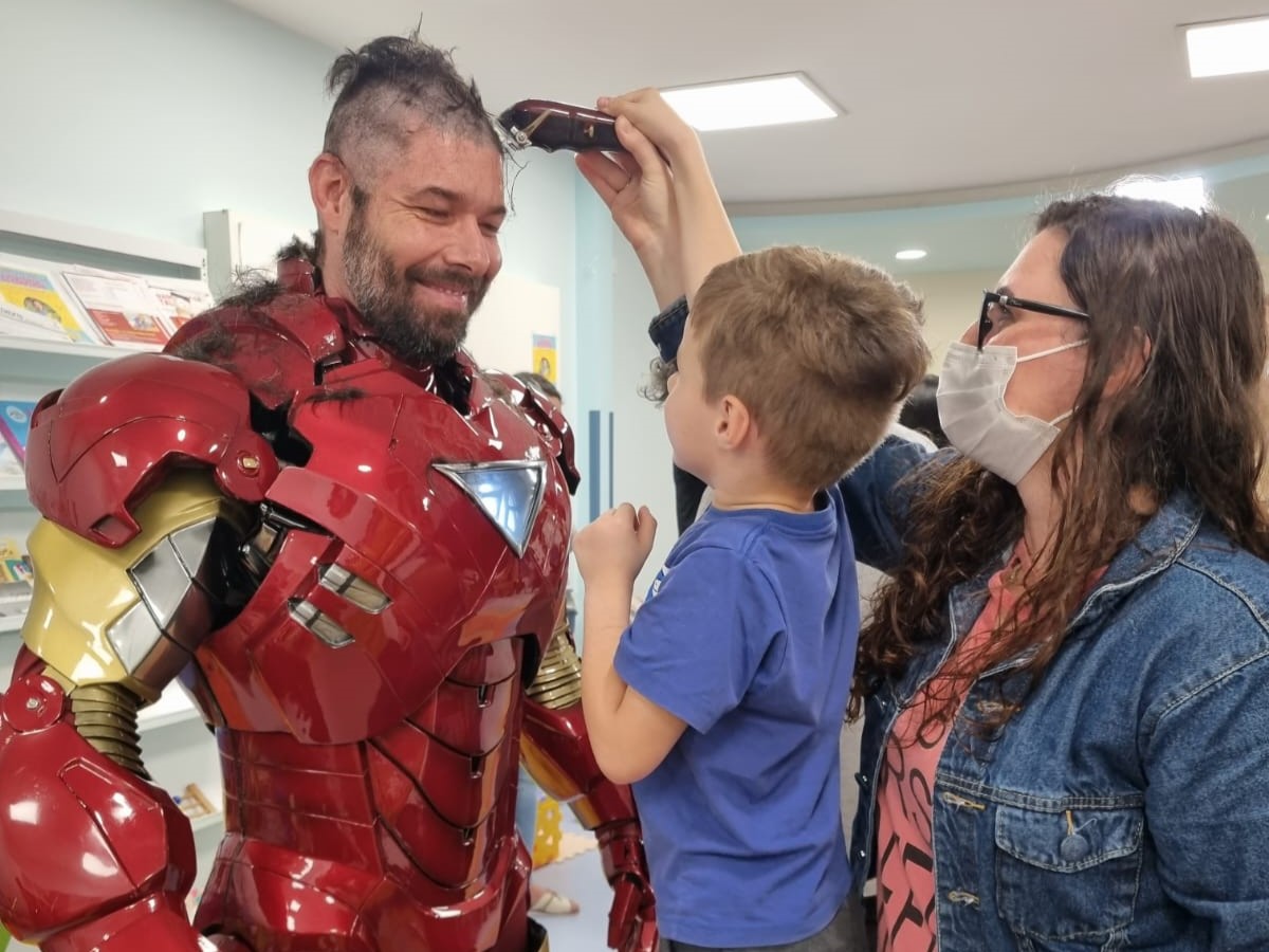 Câncer infantil: Super-heróis têm cabelos cortados por pacientes da Oncologia do Hospital Infantil, em gesto de solidariedade