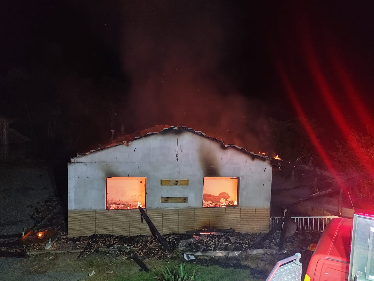 Incêndio destrói residência em Petrolândia