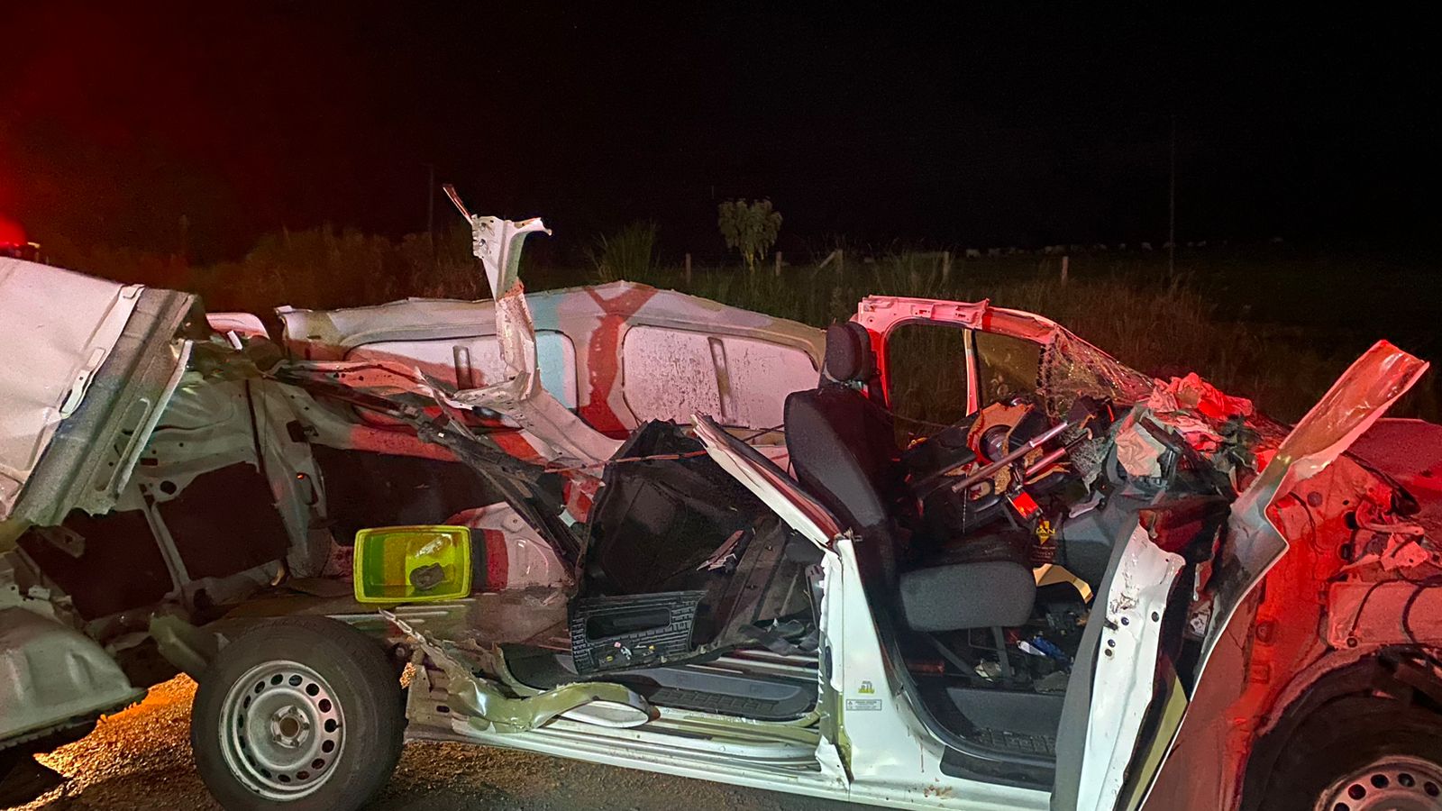 Mulher morre após grave acidente entre carro e caminhão na BR-470 em Pouso Redondo; Veja as fotos