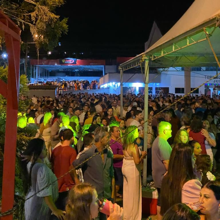 Show da virada atraiu grande público na Rodoviária de Taió