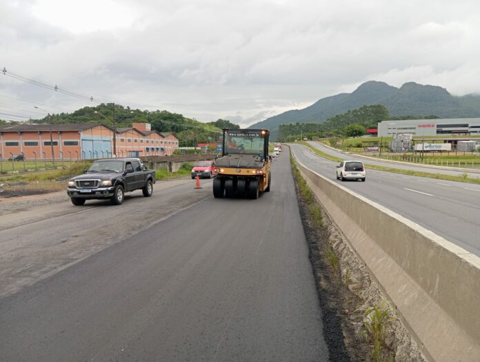 Obras afetam trânsito na BR-470 em Indaial nesta segunda-feira