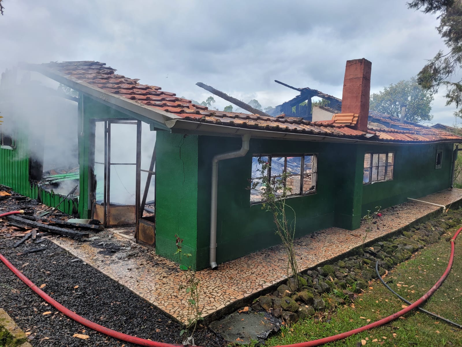 Casa é destruída por incêndio no interior de Taió