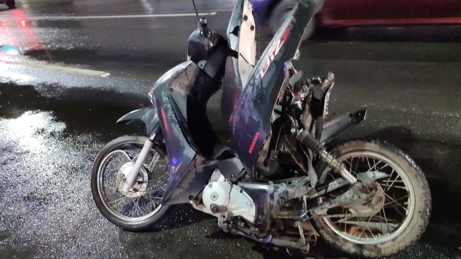 Honda Biz fica destruída após acidente em Rio do Sul