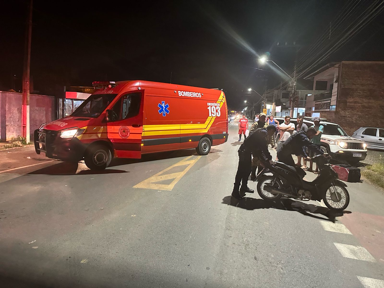 Acidente entre moto e bicicleta deixa feridos em Rio do Sul