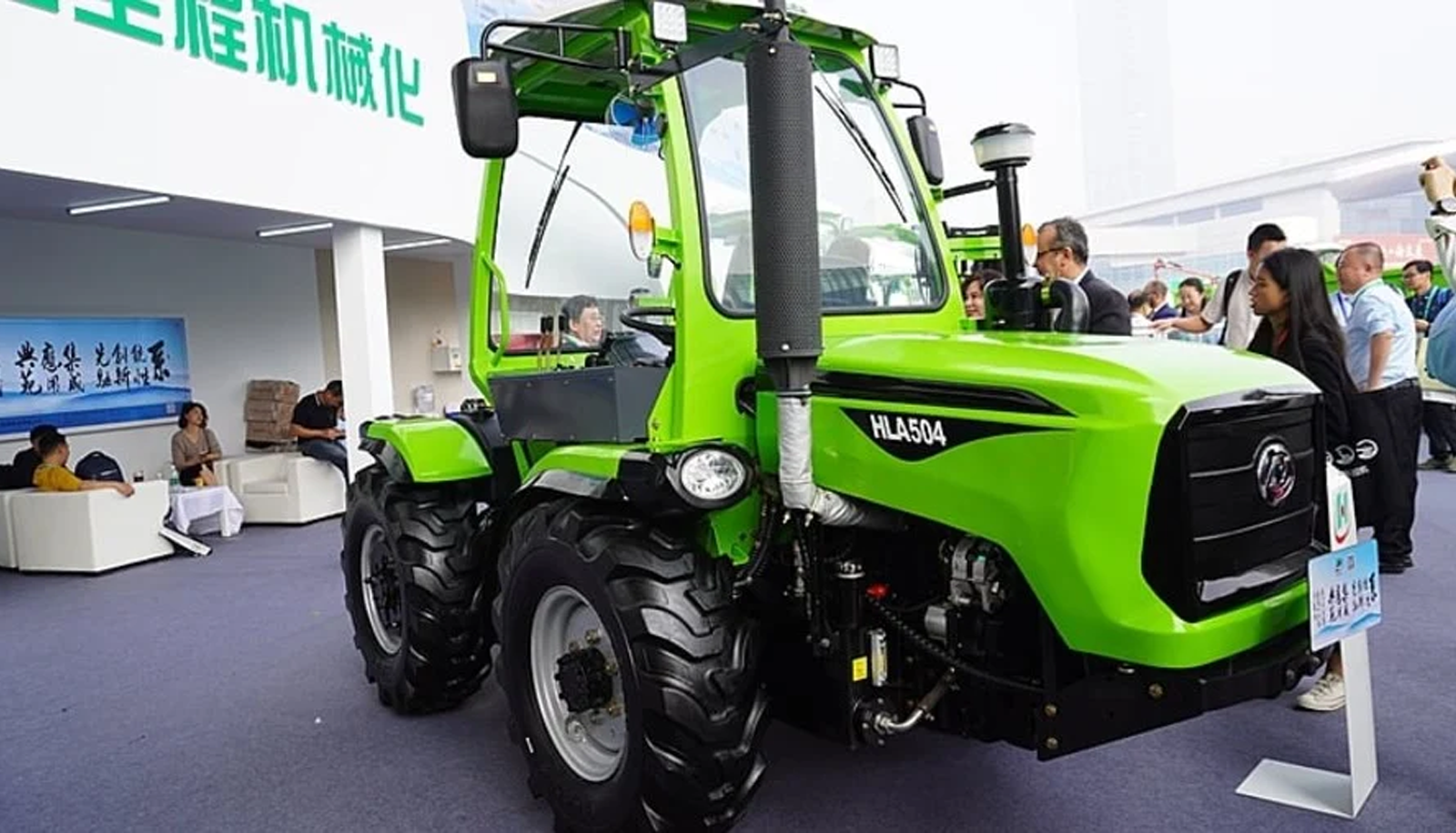 Máquinas agrícolas da China são testadas no Brasil