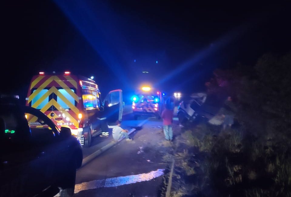 Camionete cai em ribanceira de aproximadamente 50 metros, após acidente na BR-470, em Lontras