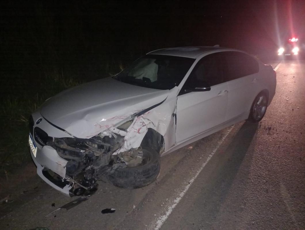 Motorista de BMW colide em Gol e abandona veículo na SC-110, em Vidal Ramos