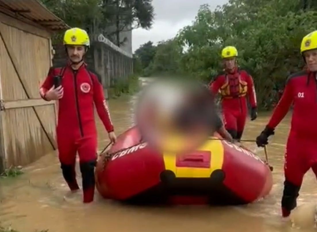 Equipes do Governo do Estado trabalham em auxílio à população afetada pela chuva em SC