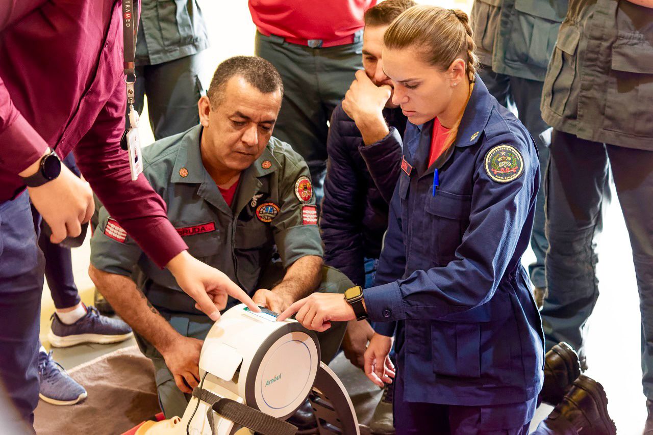 Bombeiros de Ituporanga recebem ressuscitador cardiopulmonar portátil