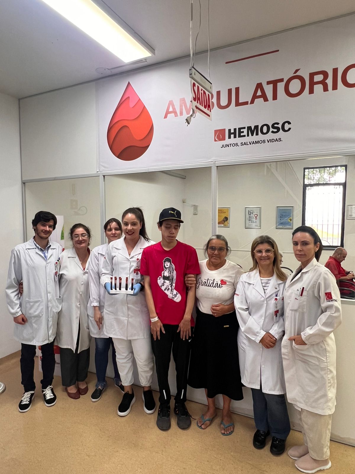 HEMOSC inicia a produção de Colírio de Soro Autólogo e entrega o medicamento ao primeiro paciente