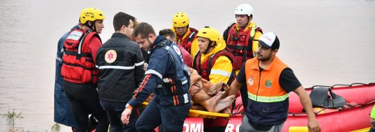 Bombeiros catarinenses resgatam 516 pessoas e 84 animais no Rio Grande do Sul