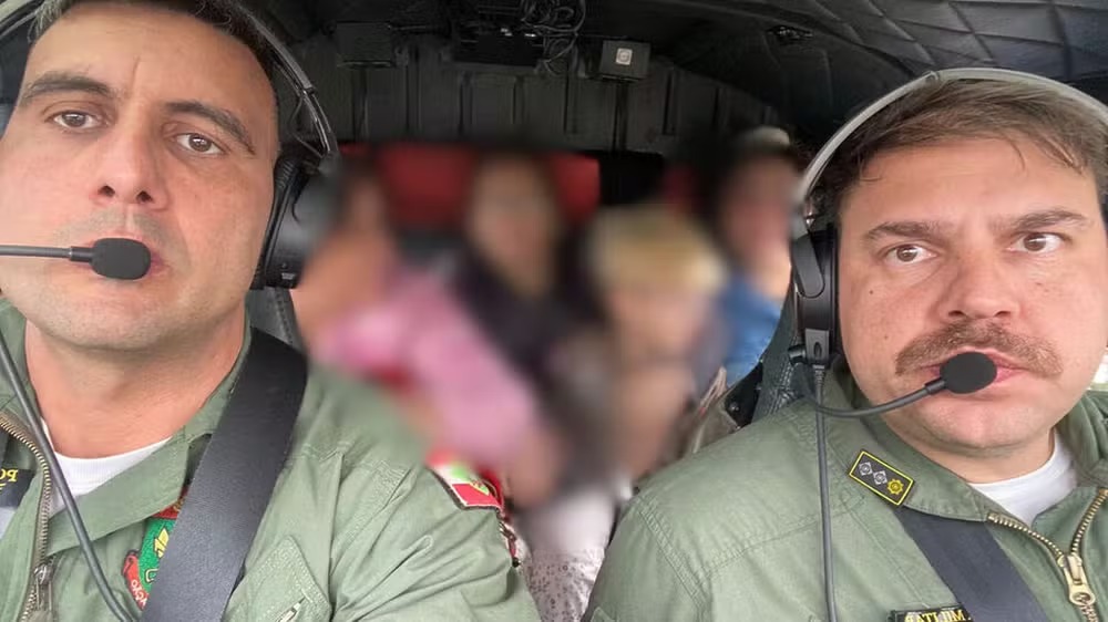 ‘Tinha que escolher quem salvar’: piloto de helicóptero relata complexidade dos resgates a vítimas no RS