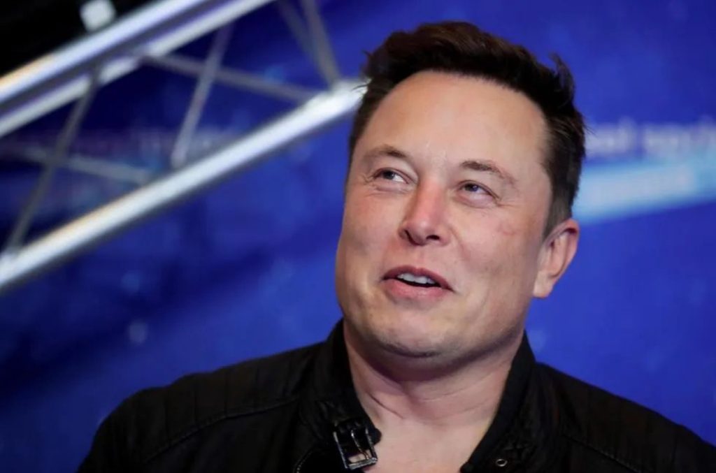 Elon Musk anuncia doação de mil antenas Starlink ao RS