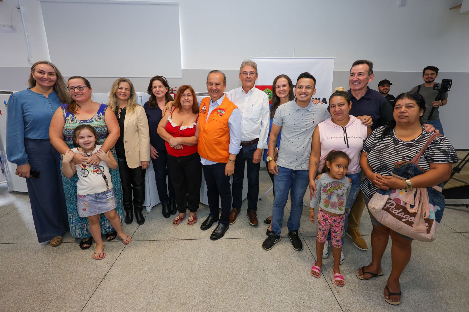 Estado e Celesc, por meio da ANEEL, entregam eletrodomésticos para famílias atingidas pelas enchentes em Rio do Sul